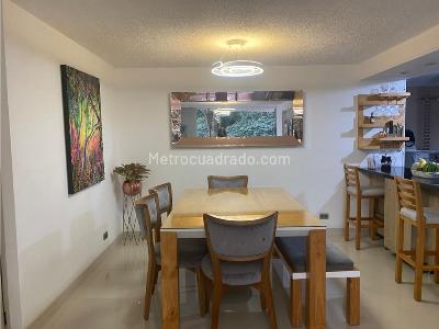 Apartamento de 3 alcobas en venta en Loma De Los Bernal, Medellín, 88 m² · foto 3 de 20