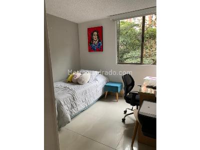 Apartamento de 3 alcobas en venta en Loma De Los Bernal, Medellín, 88 m² · foto 11 de 20
