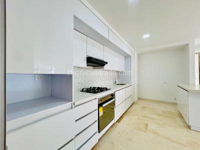 Apartamento de 3 alcobas en venta en La Castellana, Medellín, 126 m² · foto 2 de 15