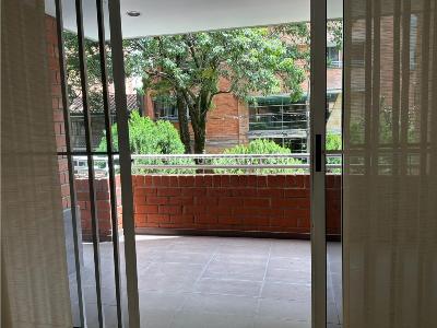 Apartamento de 3 alcobas en venta en Laureles, Medellín, 139 m² · foto 2 de 20