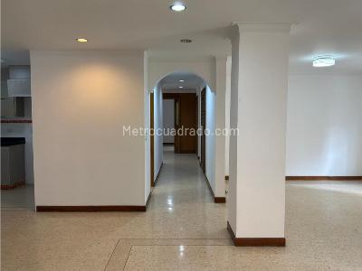 Apartamento de 3 alcobas en venta en Laureles, Medellín, 139 m² · foto 5 de 20