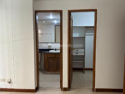 Apartamento de 3 alcobas en venta en Laureles, Medellín, 139 m² · foto 9 de 20