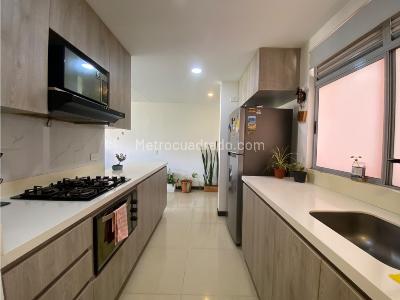 Apartamento de 3 alcobas en venta en Tres Esquinas, Sabaneta, 74 m² · foto 3 de 20
