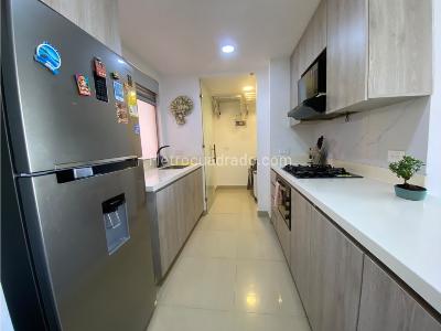 Apartamento de 3 alcobas en venta en Tres Esquinas, Sabaneta, 74 m² · foto 4 de 20