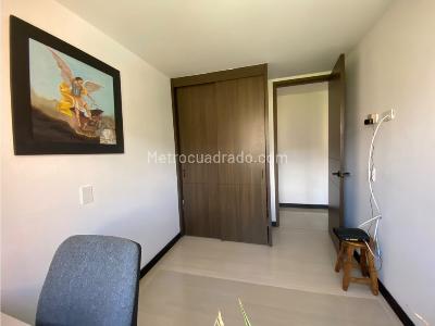 Apartamento de 3 alcobas en venta en Tres Esquinas, Sabaneta, 74 m² · foto 18 de 20