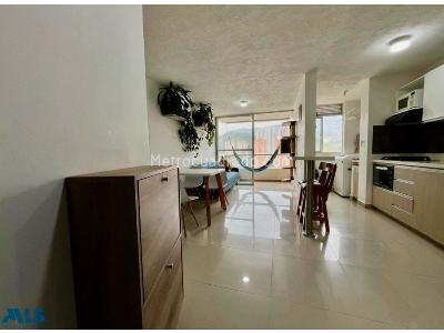 Apartamento de 2 alcobas en venta en Prados De Sabaneta, Sabaneta, 56 m² · foto 3 de 16