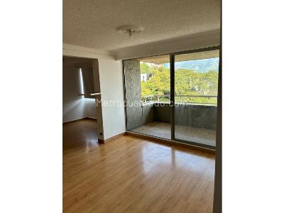 Apartamento en venta en La Almeria, Medellín · foto 2 de 11