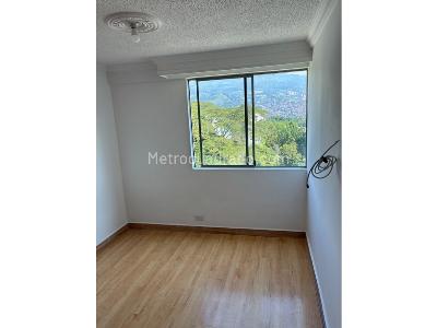 Apartamento en venta en La Almeria, Medellín · foto 7 de 11