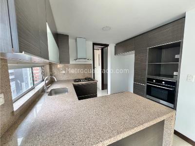 Apartamento en venta en El Poblado, Medellín · foto 3 de 16