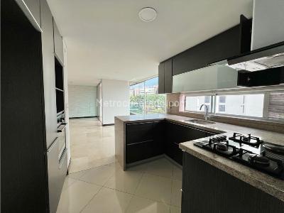 Apartamento en venta en El Poblado, Medellín · foto 4 de 16