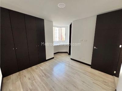 Apartamento en venta en El Poblado, Medellín · foto 8 de 16