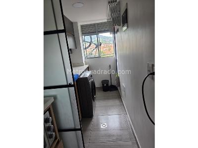Apartamento de 2 alcobas en venta en Parque De Las Chimeneas, Itagüí, 61 m² · foto 3 de 12