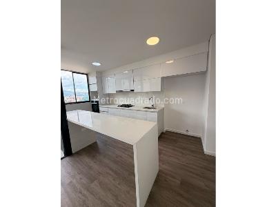 Apartamento en arriendo en Lalinde, Medellín · foto 2 de 17