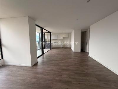 Apartamento en arriendo en Lalinde, Medellín · foto 6 de 17