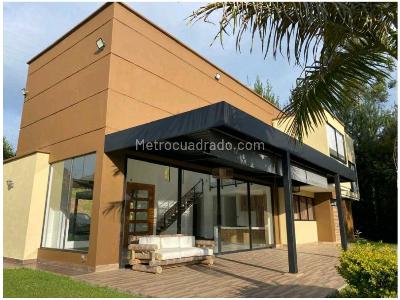 Casa de 3 alcobas en venta en Rionegro, Rionegro, 400 m² · foto 2 de 17