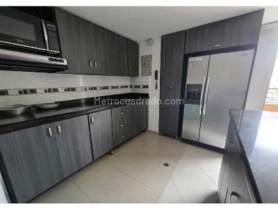 Apartamento de 3 alcobas en venta en Las Acacias, Medellín, 120 m² · foto 3 de 11