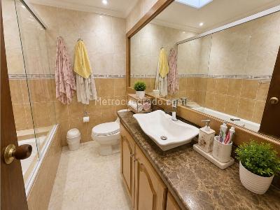 Casa de 4 alcobas en venta en Laureles Estadio, Medellín, 252 m² · foto 16 de 20