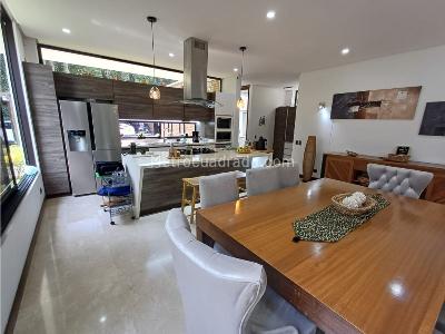 Casa de 5 alcobas en venta en Loma Del Escobero, Envigado, 780 m² · foto 16 de 20