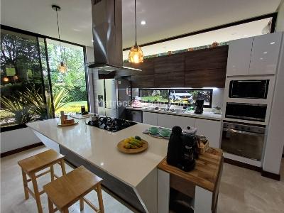 Casa de 5 alcobas en venta en Loma Del Escobero, Envigado, 780 m² · foto 5 de 20