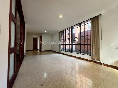 Apartamento de 3 alcobas en venta en El Poblado, Medellín, 190 m² · foto 2 de 16