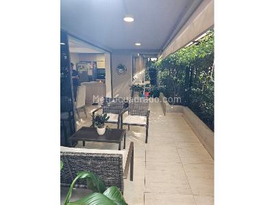 Apartamento de 3 alcobas en venta en Loma De Los Bernal, Medellín, 114 m² · foto 2 de 15