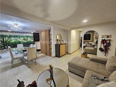 Apartamento de 3 alcobas en venta en Loma De Los Bernal, Medellín, 114 m² · foto 4 de 15