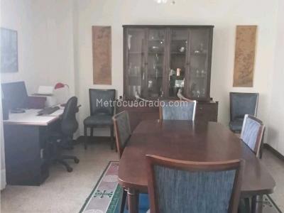 Apartamento de 3 alcobas en venta en Los Colores, Medellín, 194 m² · foto 12 de 20