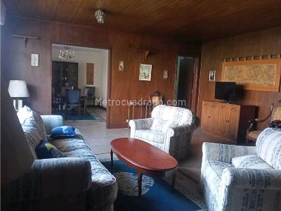 Apartamento de 3 alcobas en venta en Los Colores, Medellín, 194 m² · foto 13 de 20