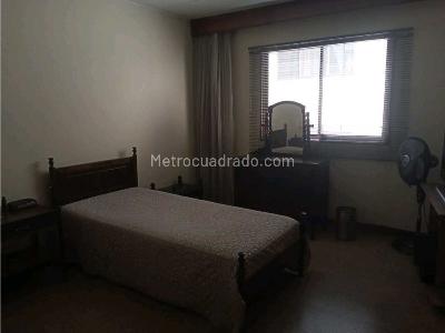 Apartamento de 3 alcobas en venta en Los Colores, Medellín, 194 m² · foto 18 de 20