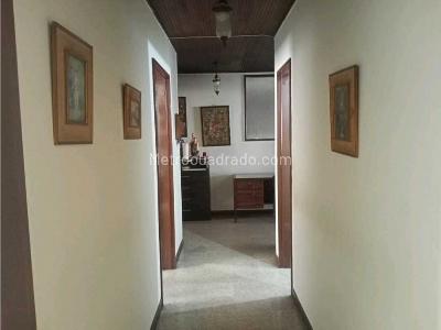 Apartamento de 3 alcobas en venta en Los Colores, Medellín, 194 m² · foto 19 de 20