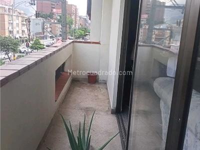 Apartamento de 3 alcobas en venta en Los Colores, Medellín, 194 m² · foto 2 de 20