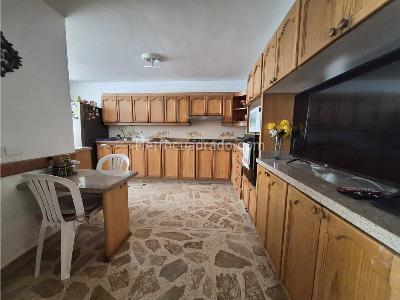 Apartamento de 4 alcobas en venta en Laureles, Medellín, 135 m² · foto 2 de 14