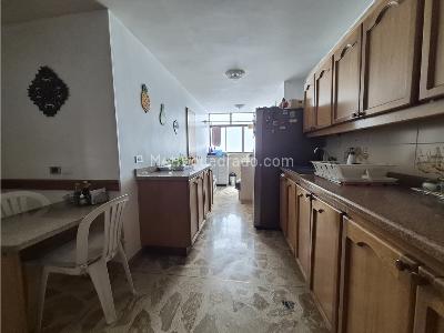 Apartamento de 4 alcobas en venta en Laureles, Medellín, 135 m² · foto 3 de 14