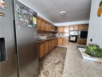 Apartamento de 4 alcobas en venta en Laureles, Medellín, 135 m² · foto 4 de 14