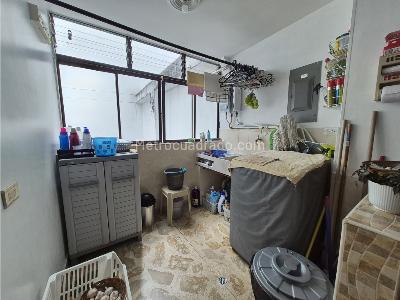 Apartamento de 4 alcobas en venta en Laureles, Medellín, 135 m² · foto 5 de 14