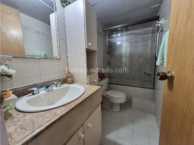 Apartamento de 4 alcobas en venta en Laureles, Medellín, 135 m² · foto 12 de 14