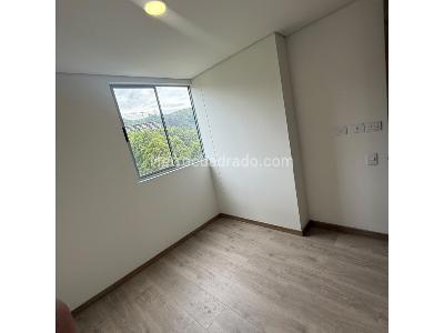 Apartamento de 2 alcobas en venta en San Jose, Sabaneta, 74 m² · foto 14 de 20