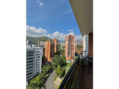 Apartamento de 3 alcobas en venta en Loma De Los Bernal, Medellín, 77 m² · foto 2 de 13
