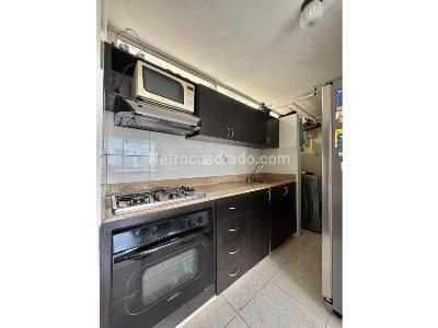 Apartamento de 3 alcobas en venta en Loma De Los Bernal, Medellín, 77 m² · foto 3 de 13