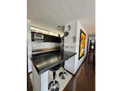 Apartamento de 3 alcobas en venta en Loma De Los Bernal, Medellín, 77 m² · foto 4 de 13