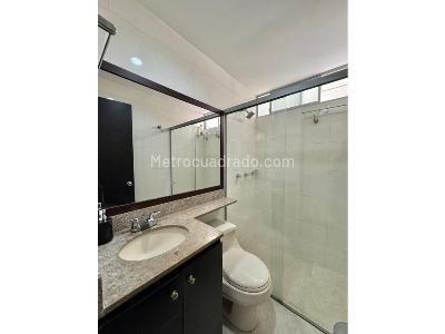 Apartamento de 3 alcobas en venta en Loma De Los Bernal, Medellín, 77 m² · foto 8 de 13