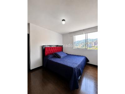 Apartamento de 3 alcobas en venta en Loma De Los Bernal, Medellín, 77 m² · foto 9 de 13