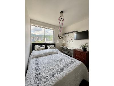 Apartamento de 3 alcobas en venta en Loma De Los Bernal, Medellín, 77 m² · foto 11 de 13