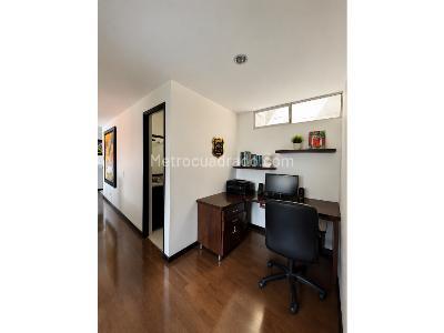 Apartamento de 3 alcobas en venta en Loma De Los Bernal, Medellín, 77 m² · foto 12 de 13