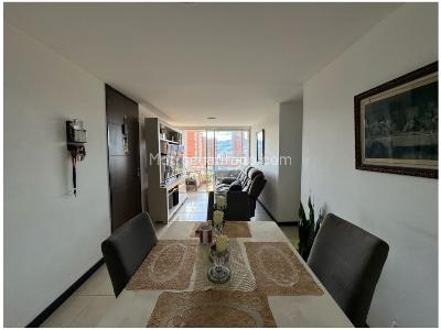Apartamento de 3 alcobas en venta en San Jose, Sabaneta, 84 m² · foto 4 de 17
