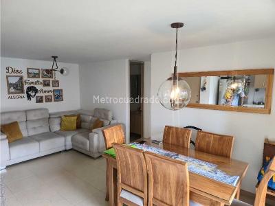 Apartamento de 3 alcobas en venta en Loma De San Jose, Sabaneta, 65 m² · foto 2 de 20