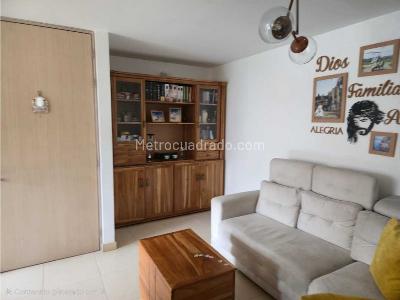 Apartamento de 3 alcobas en venta en Loma De San Jose, Sabaneta, 65 m² · foto 3 de 20