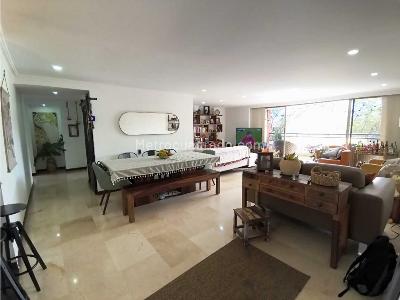 Apartamento de 3 alcobas en venta en Castropol, Medellín, 150 m² · foto 2 de 19