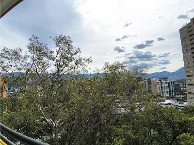 Apartamento de 3 alcobas en venta en Castropol, Medellín, 150 m² · foto 3 de 19