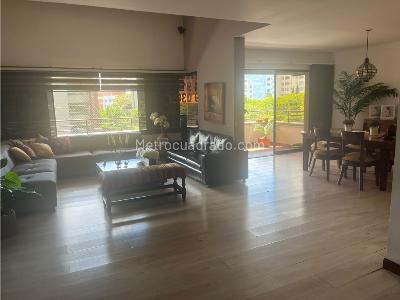 Apartamento en venta en El Poblado, Medellín · foto 2 de 19